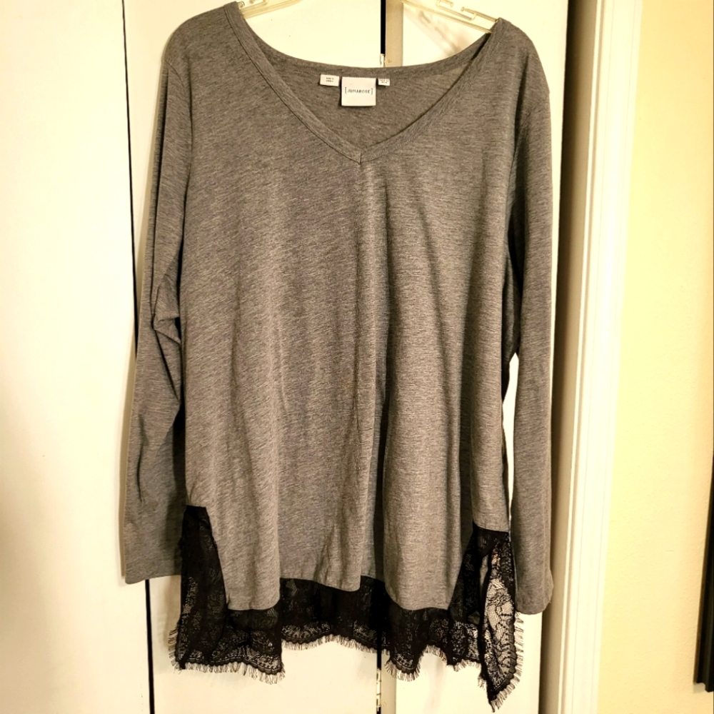 Junarose Gray V-Neck Long Sleeve Top With Black Lace Detail. Size XL